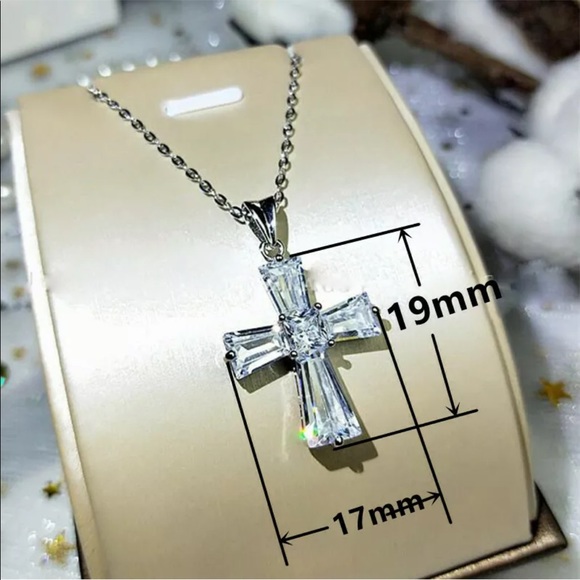 New Luxury 925 Silver Beautiful Cross Diamond Necklace - Picture 6 of 6